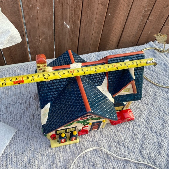 Vintage Christmas Village Gas & Grocery Store building Lighted Accent - Picture 6 of 13